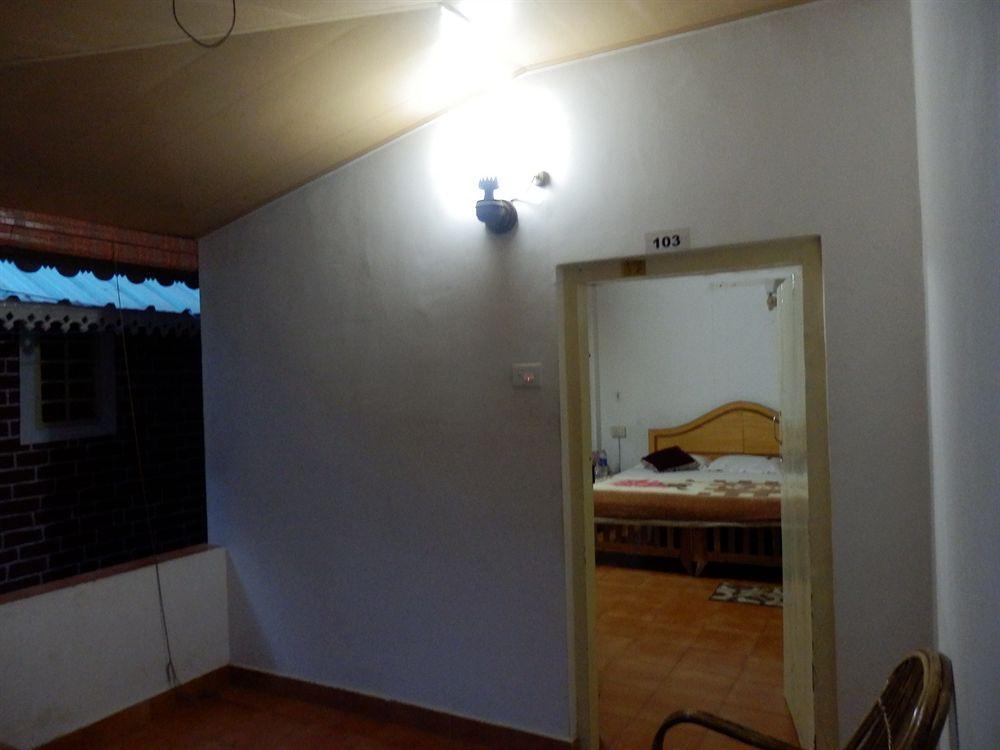 Green Garden Cottage Thekkady Extérieur photo