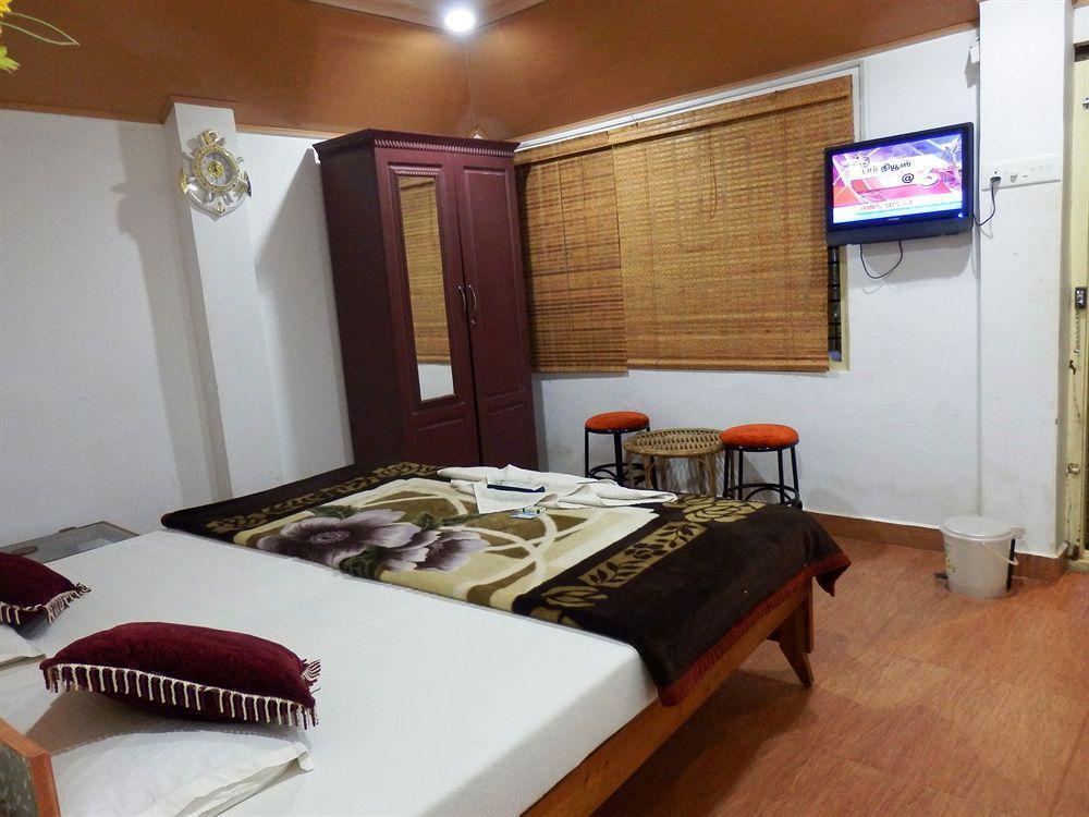 Green Garden Cottage Thekkady Extérieur photo